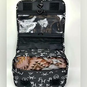 🎀🦋Western brand toiletry bag🦋🎀